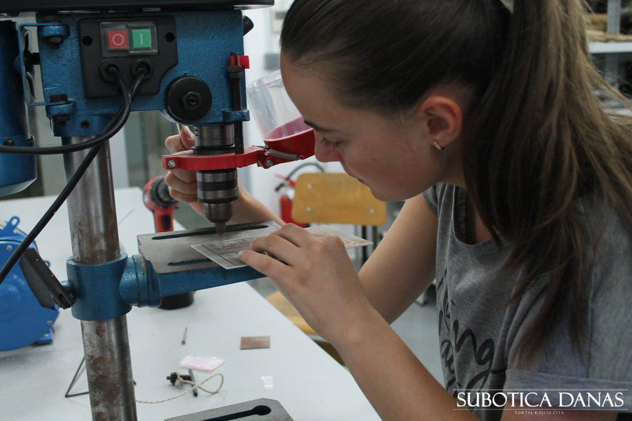 Kamp za srednjoškolce koje interesuju robotika i elektronika