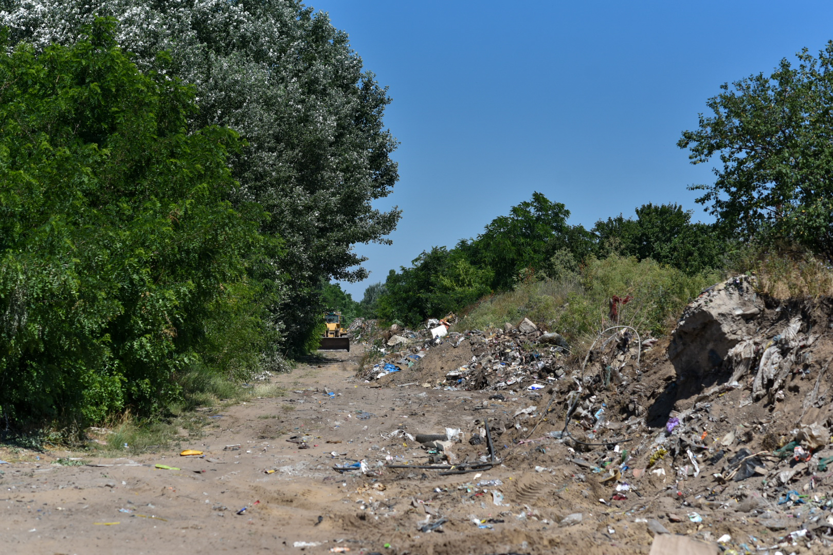 Gradonačelnik Bakić obišao radove na uklanjanju divlje deponije u Donjem Tavankutu