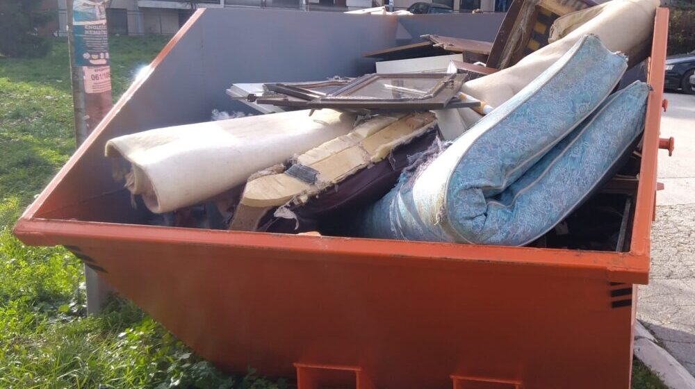 Tokom jesenje akcije odvoženja kabastog otpada građani odložili 920 tona smeća