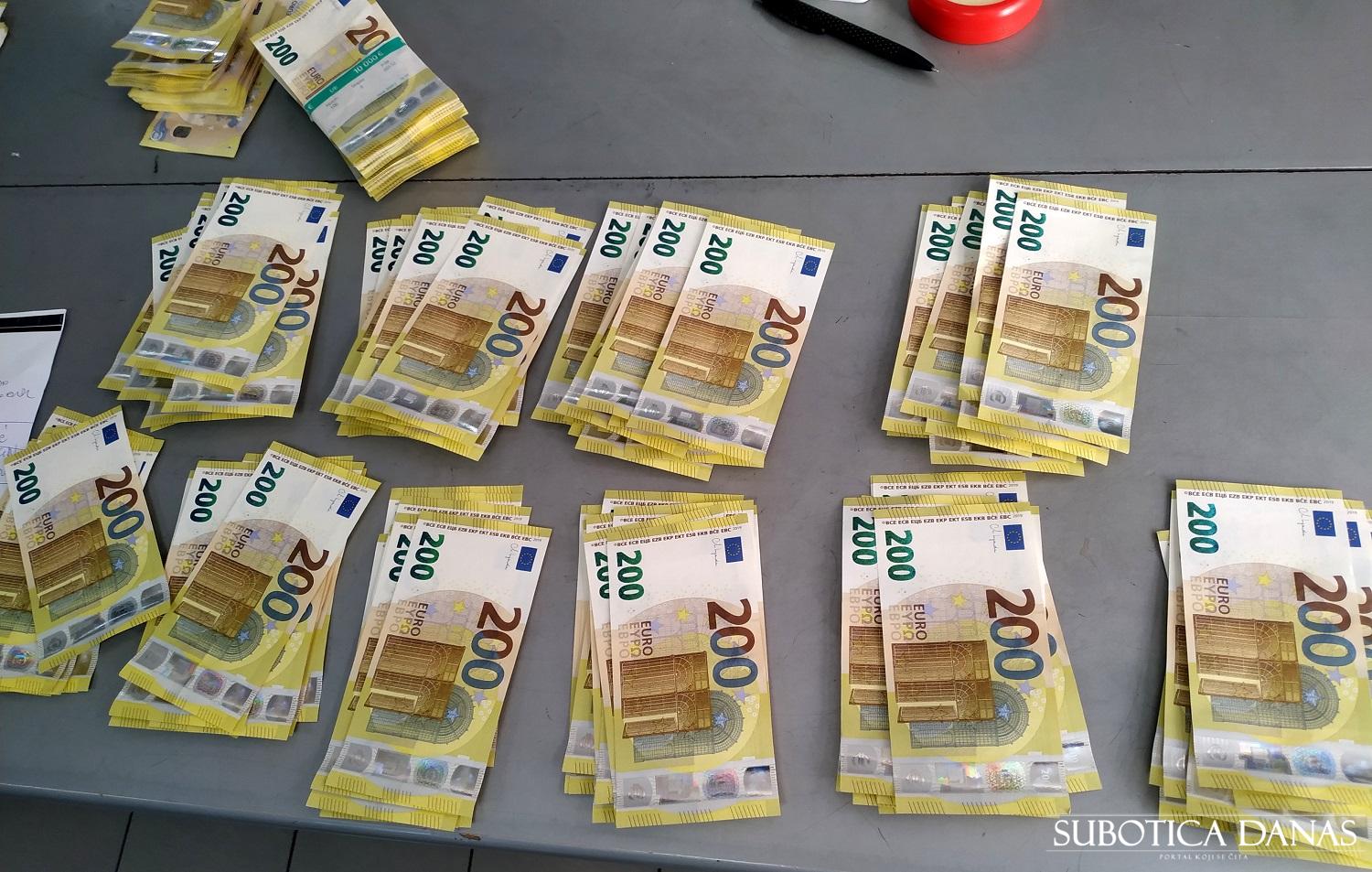 Carinici na Horgošu zaplenili skoro 100 hiljada evra neprijavljenog novca