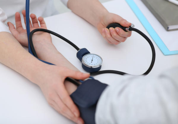 Hipertenzija, odnosno visok krvni pritisak, u medicini se definiše kao stanje u kojem je pritisak u arterijama stalno povišen.