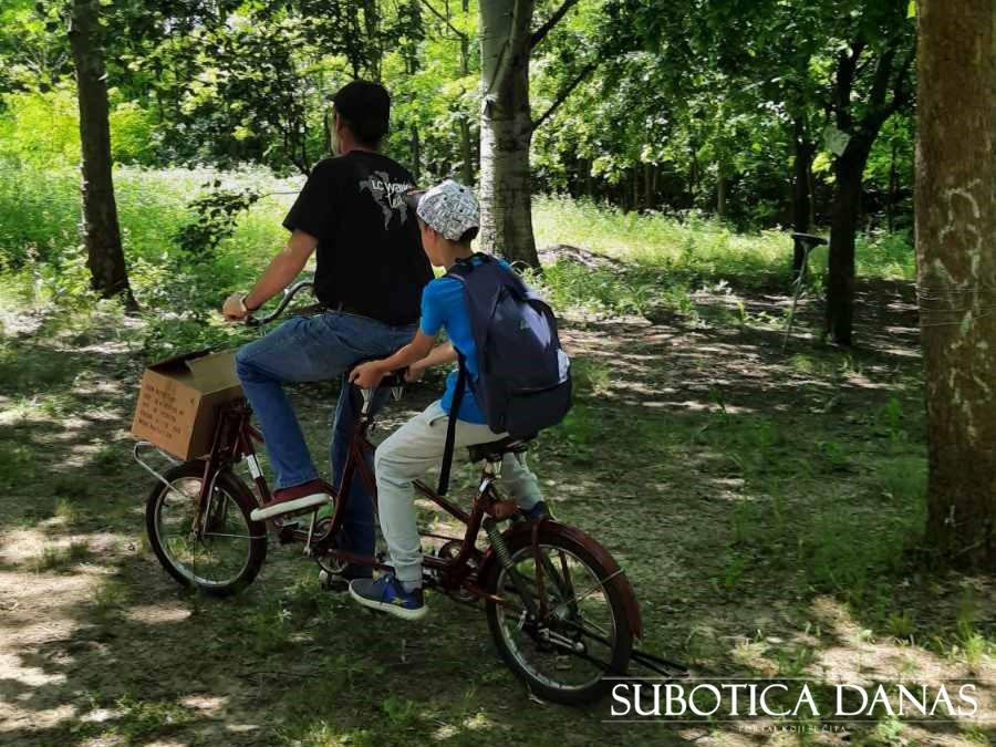 Slepi i slabovidi na Tandem biciklama obeležili Svetski dan biciklizma