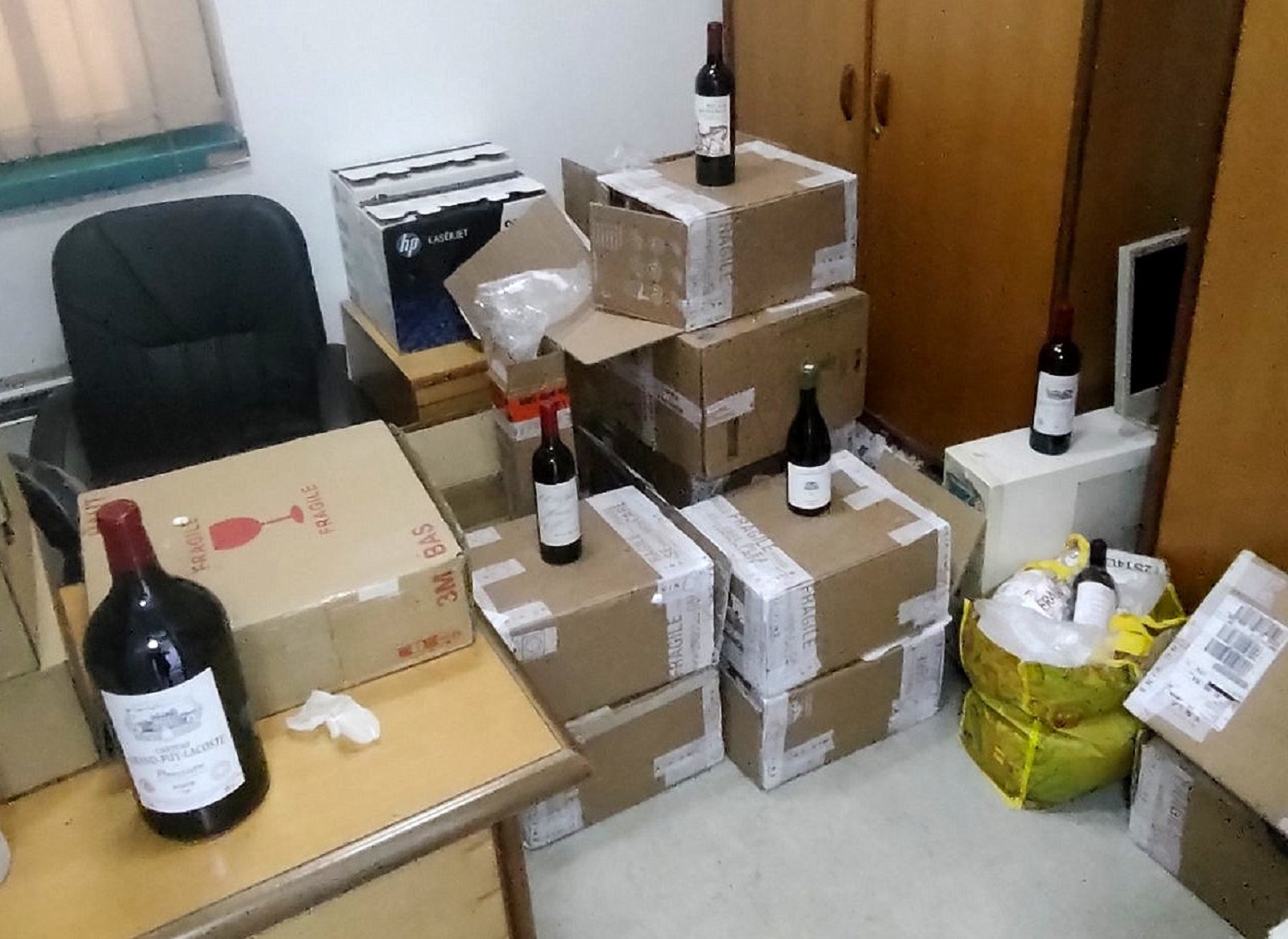 Na Horgošu sprečeno krijumčarenje 100 boca francuskih i italijanskih vina
