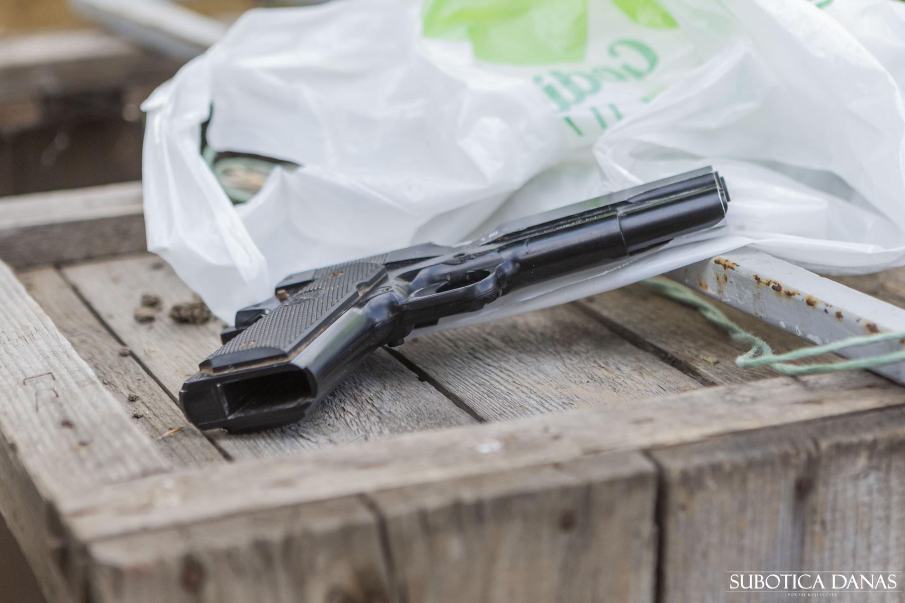 Pronađen pištolj u blizini Prihvatnog centra